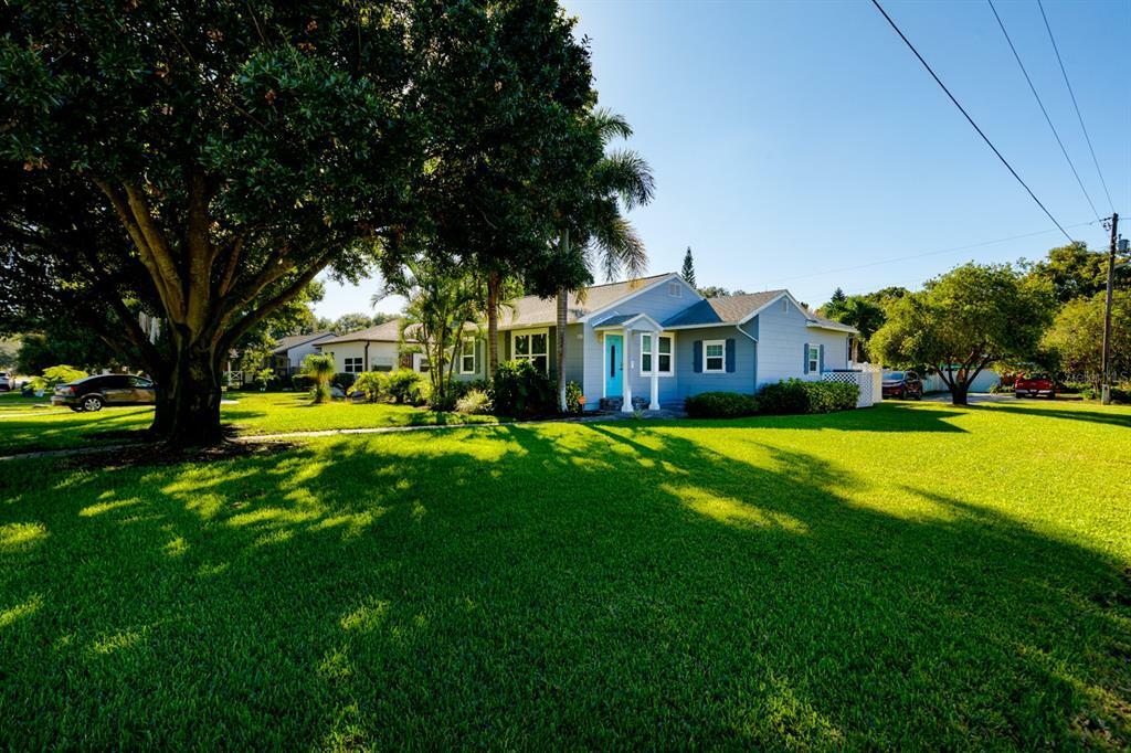 Property Photo:  706 39th Avenue NE  FL 33703 