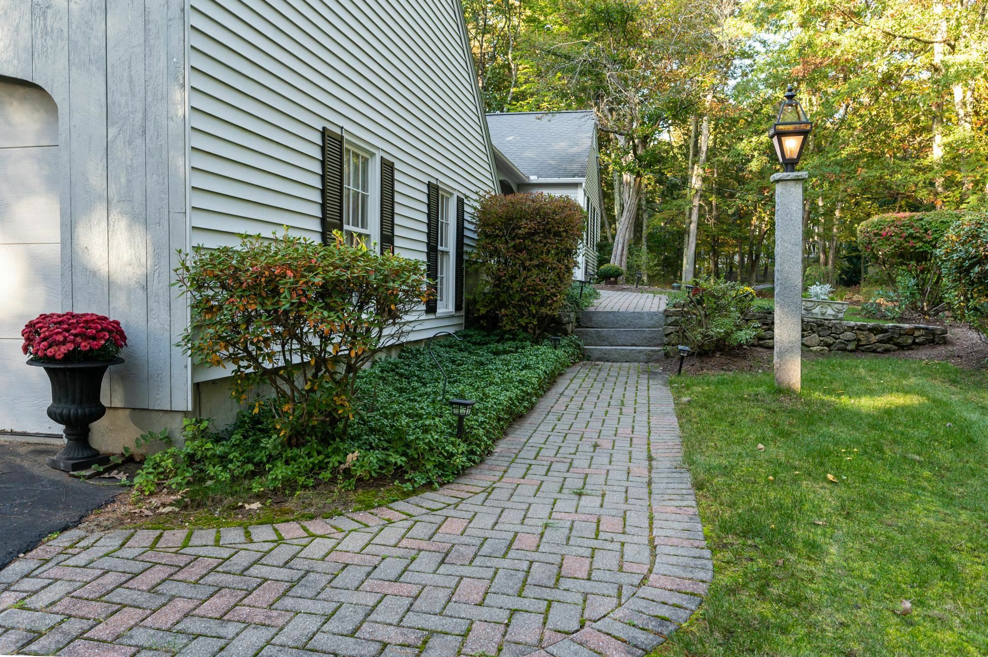 Property Photo:  33 Pinecrest Drive  NH 03110 