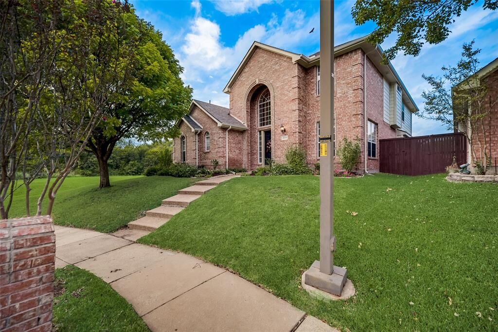 Property Photo:  2054 Needham Drive  TX 75013 