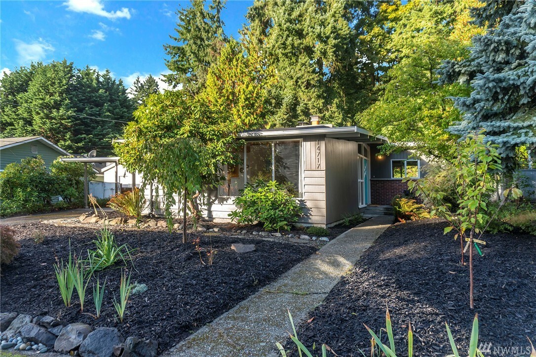 Property Photo:  14717 25th Ave NE  WA 98155 