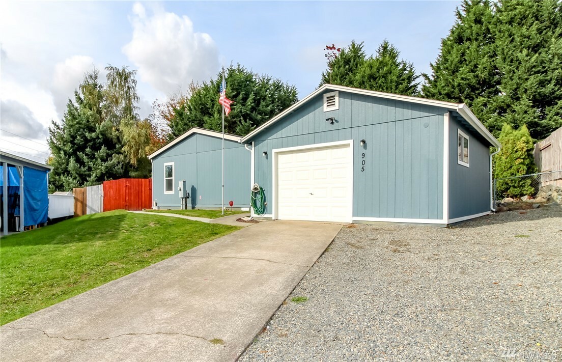 Property Photo:  905 132nd St E  WA 98445 