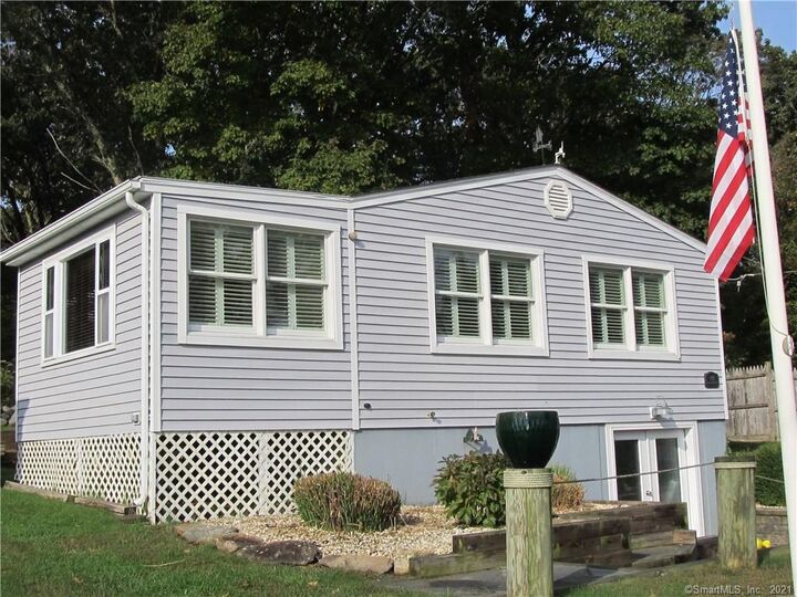 1 West End Avenue  East Lyme CT 06357 photo