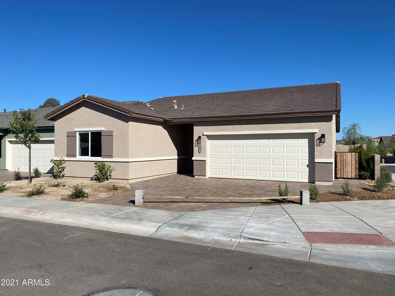 Property Photo:  630 W Beverly Road  AZ 85041 