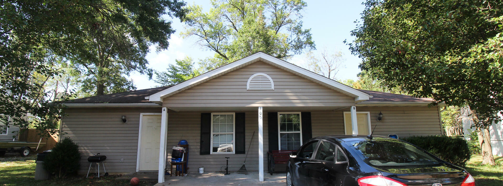 Property Photo:  405 Mary St  MO 65231 