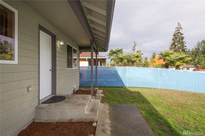 Property Photo: 1630 W 15th St WA 98363