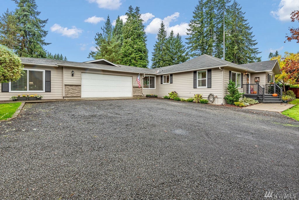 Property Photo:  211 Beacon Hill Dr  WA 98632 