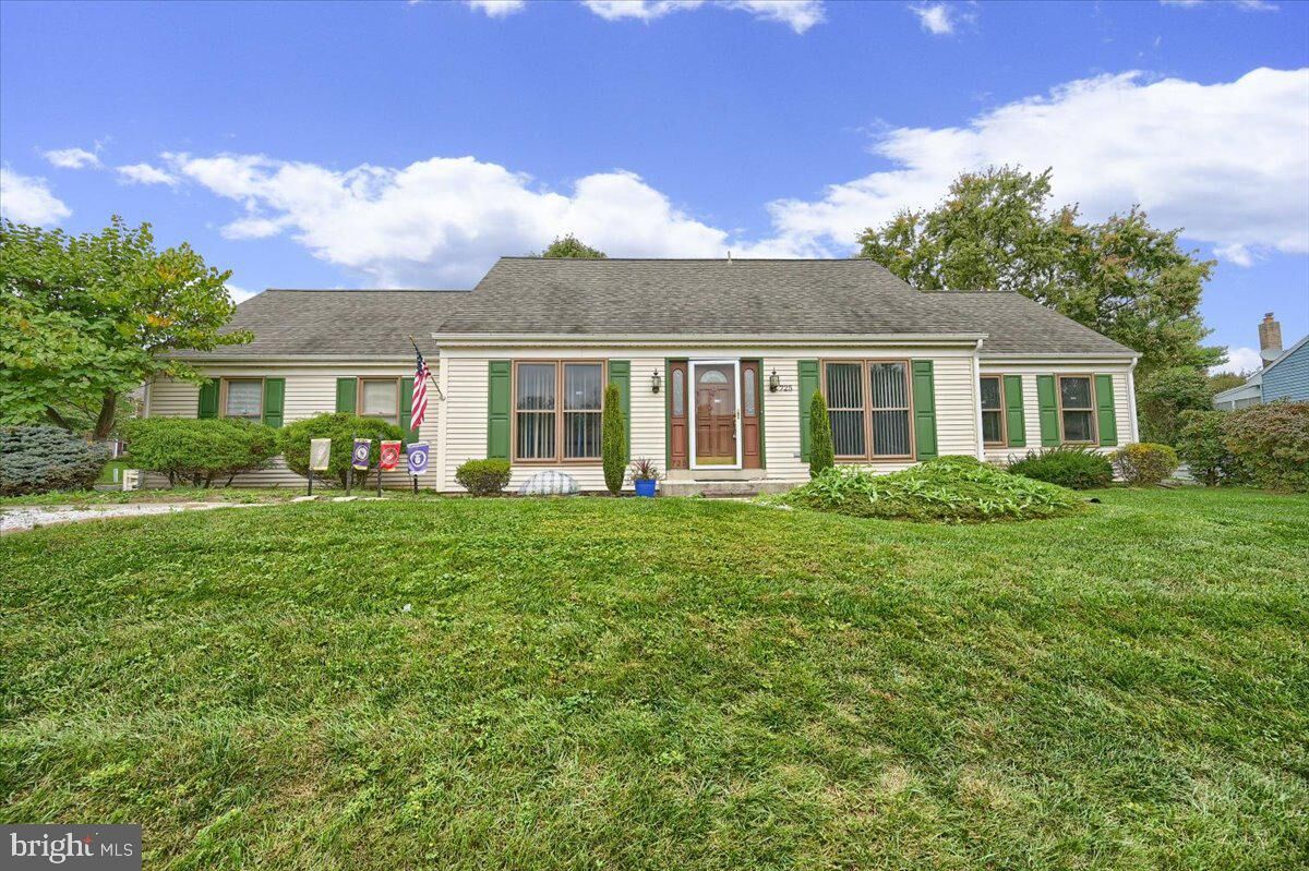 Property Photo:  725 Rockford Drive  PA 17112 