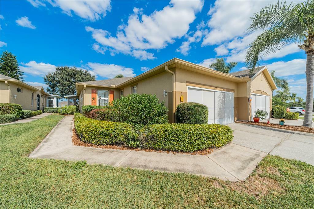 Property Photo:  2103 Acadia Greens Drive 2103  FL 33573 