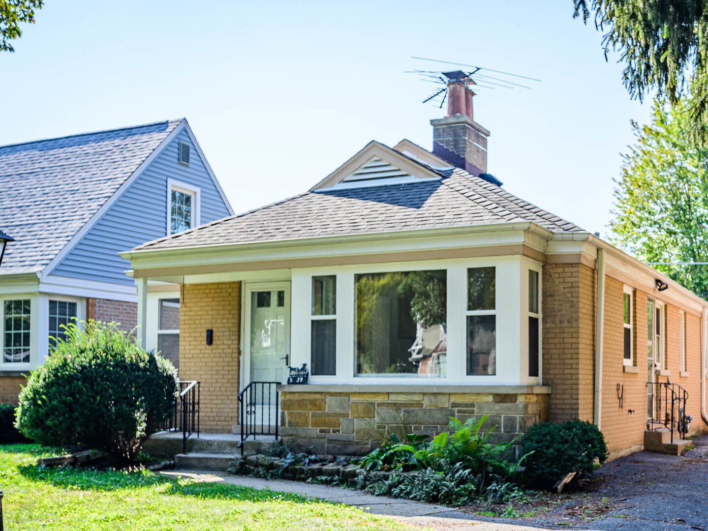 Property Photo:  5239 Grove Street  IL 60077 