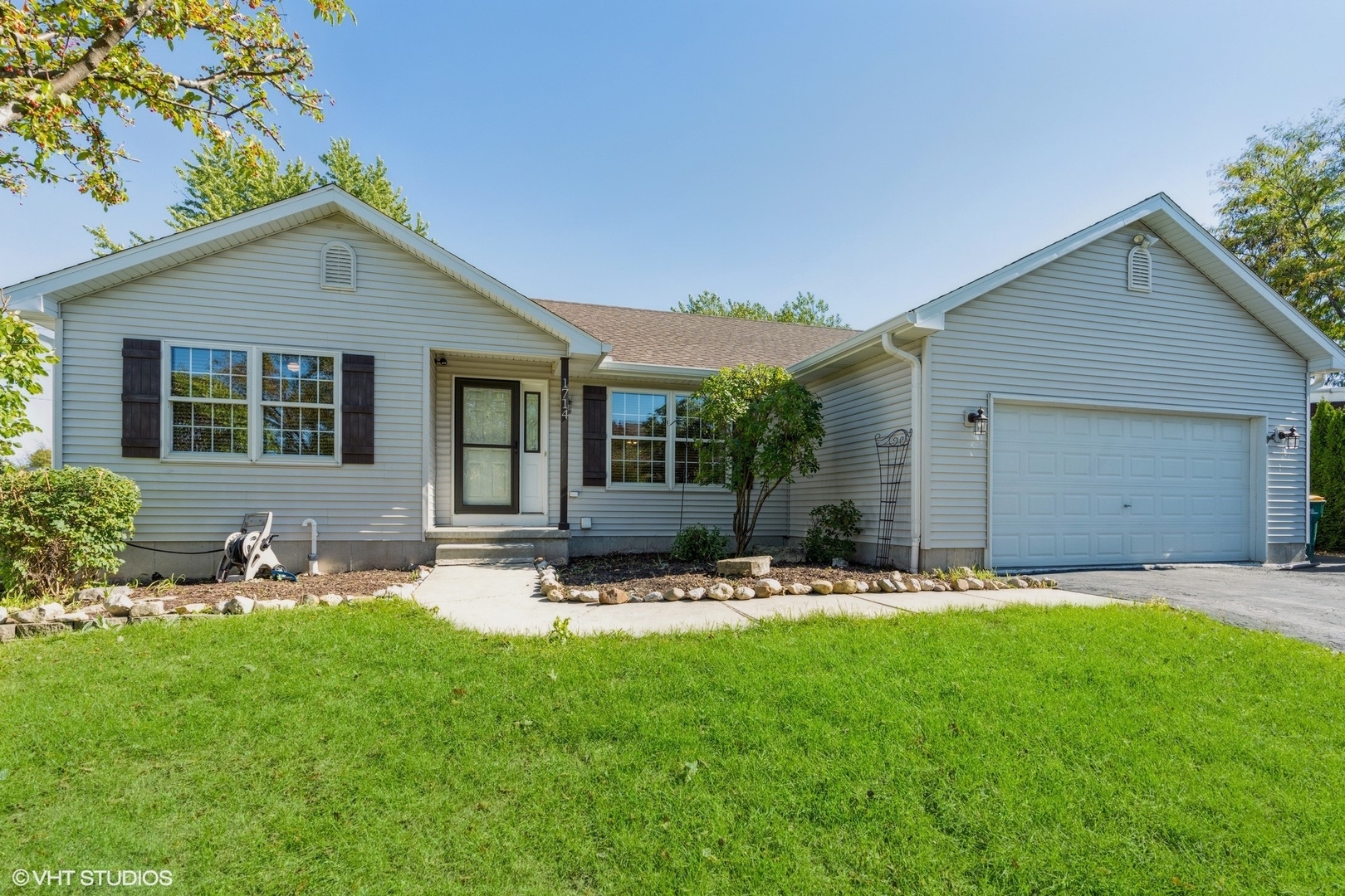 Property Photo:  1714 Pebblewood Court  IL 60178 