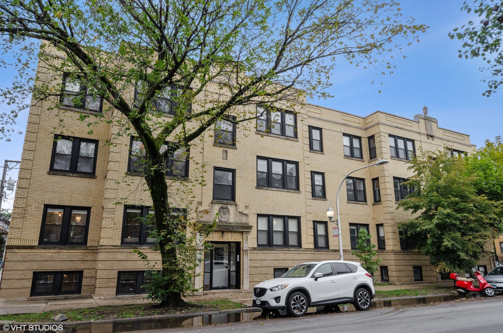 Property Photo:  3414 N Racine Avenue 1  IL 60657 