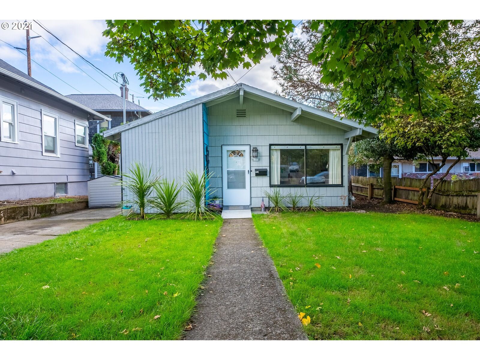 Property Photo:  6116 S Hood Ave  OR 97239 