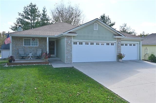 Property Photo: 15655 Meadow Court MO 64079
