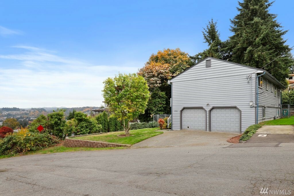 Property Photo:  8421 S 124th St  WA 98178 