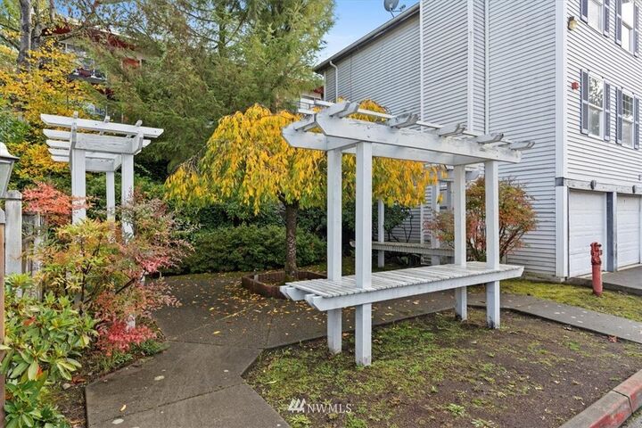 Property Photo:  1160 Monroe Avenue NE B1  WA 98056 
