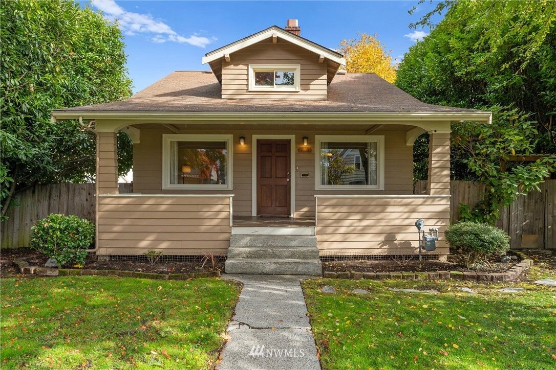 Property Photo: 2111 Lombard Avenue WA 98201