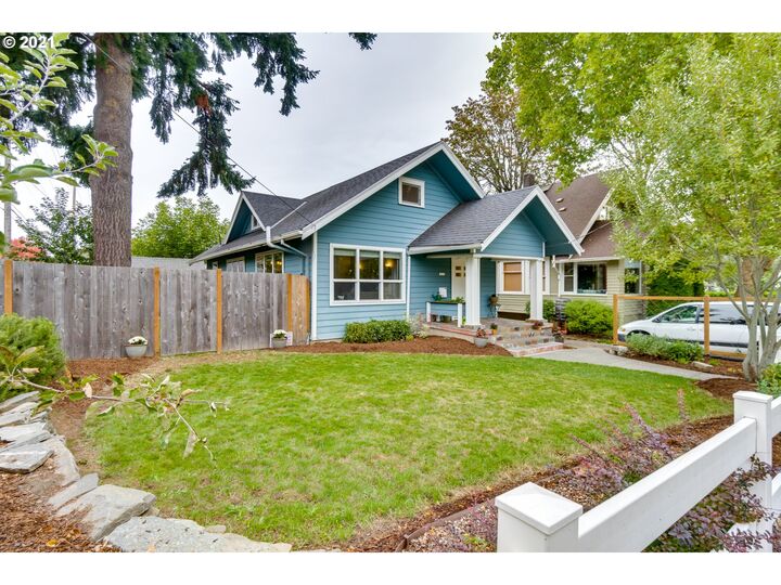 1707 SE Reedway St  Portland OR 97202 photo