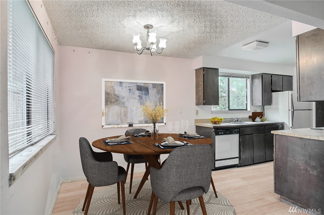 Property Photo: 513 N 105th St WA 98133