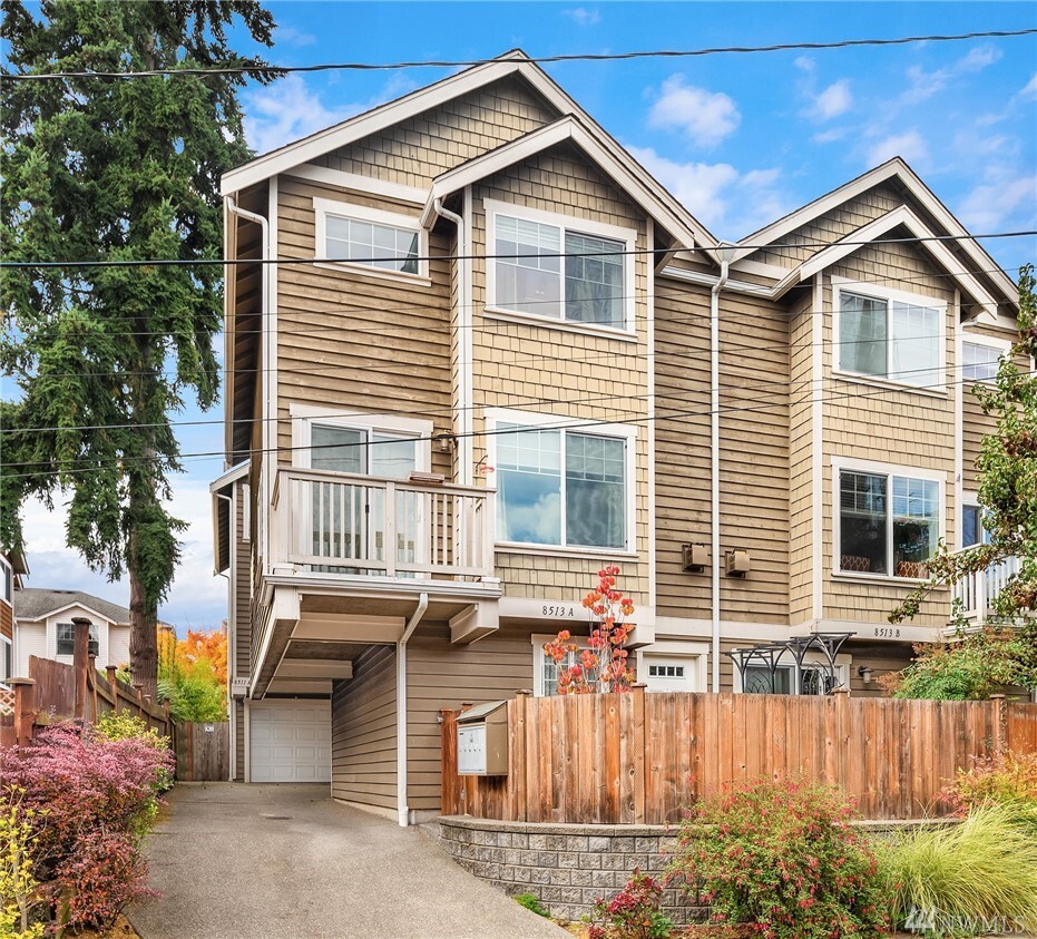 Property Photo: 8511 Stone Ave N B WA 98103