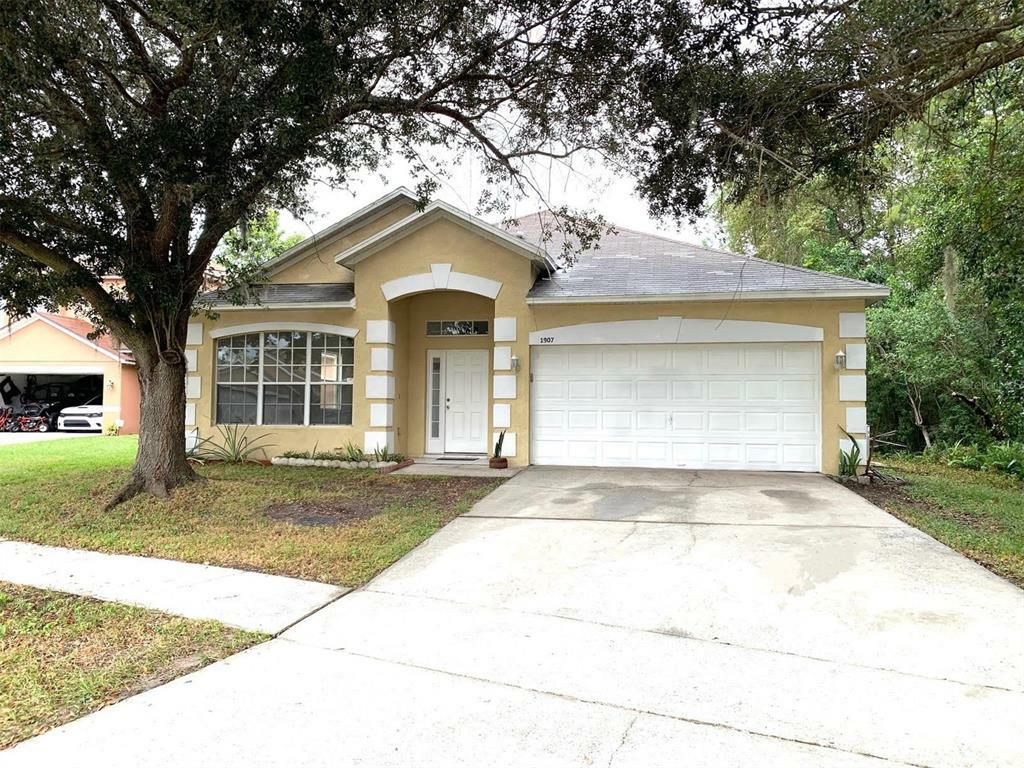 Property Photo:  1907 Onyx Court  FL 34743 