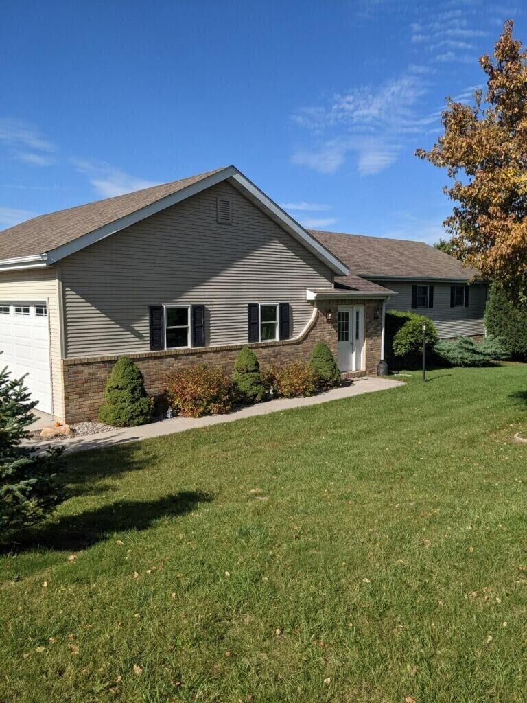 Property Photo: 7725 Orchard Valley Rd WI 53090