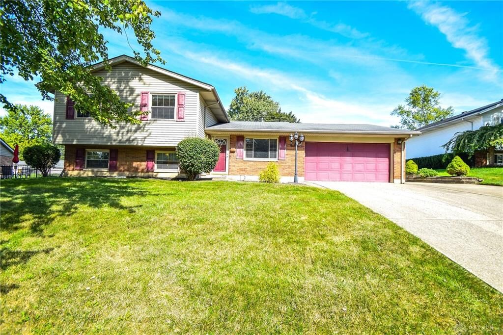 Property Photo: 3033 Mountville Drive OH 45440