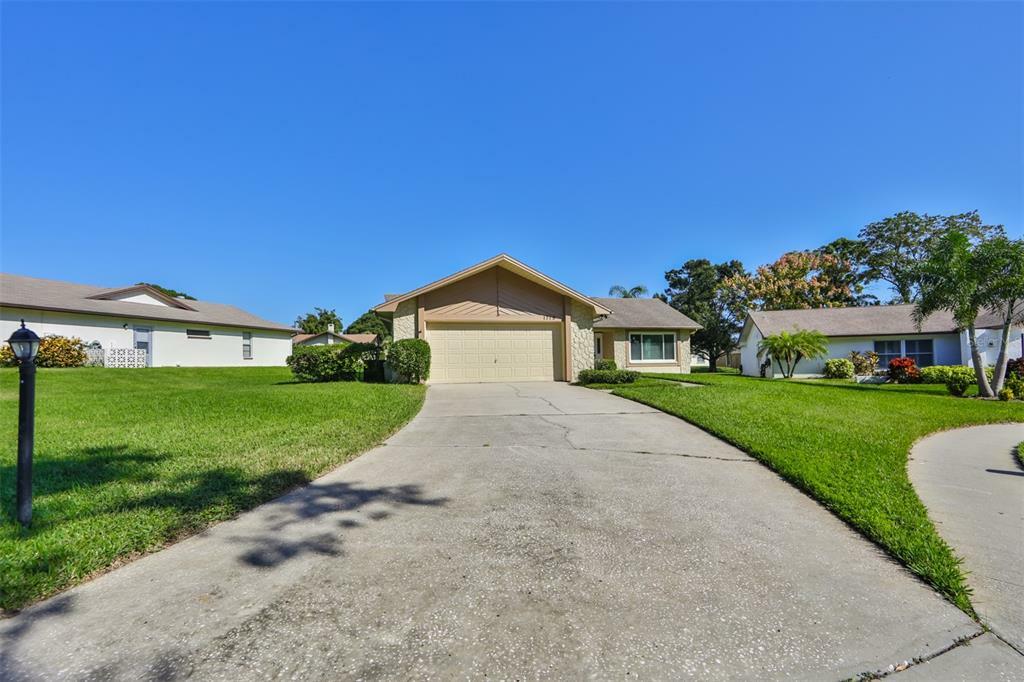 Property Photo:  1719 Aberdeen Court  FL 34684 