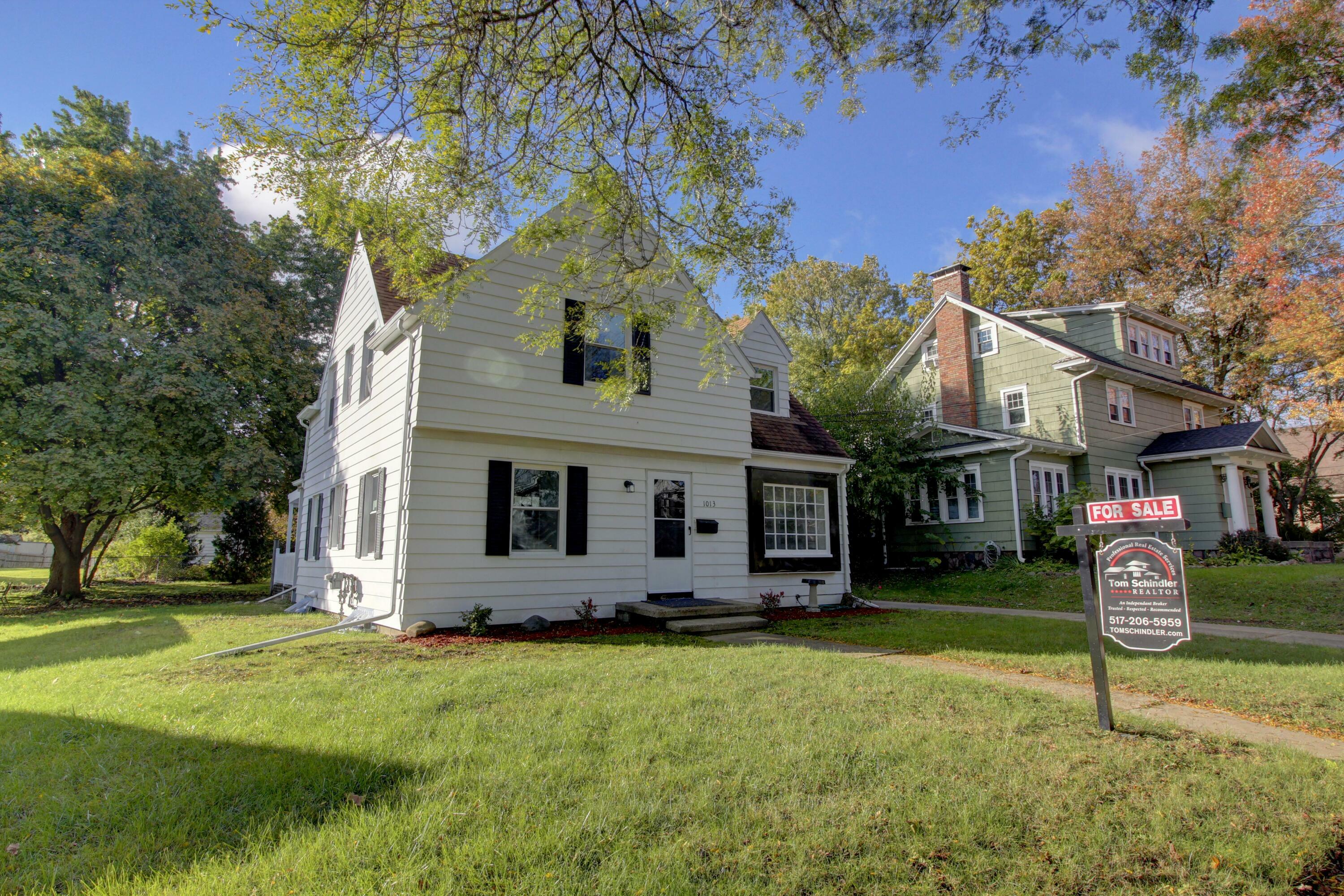 Property Photo:  1013 W Franklin Street  MI 49203 