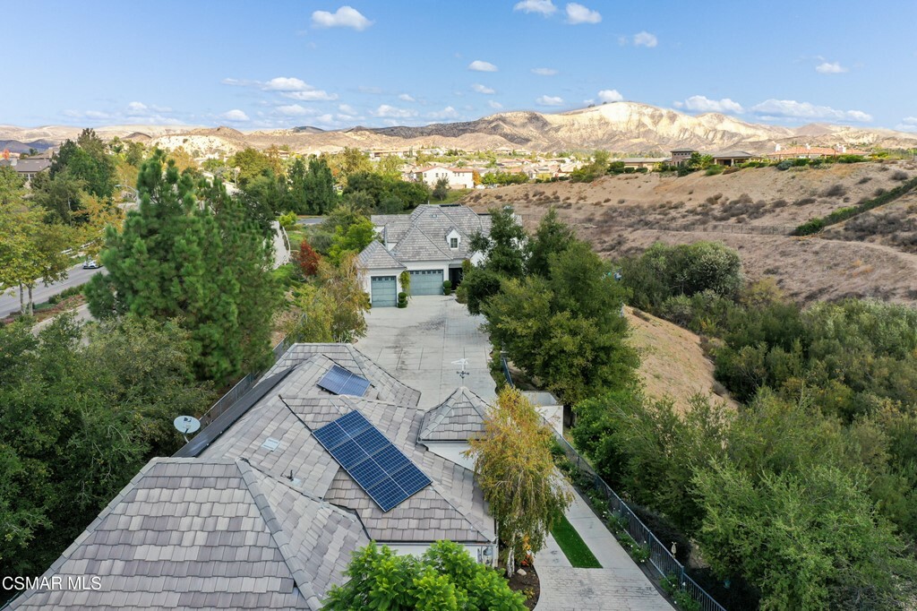 Property Photo:  3195 Griffon Court  CA 93065 