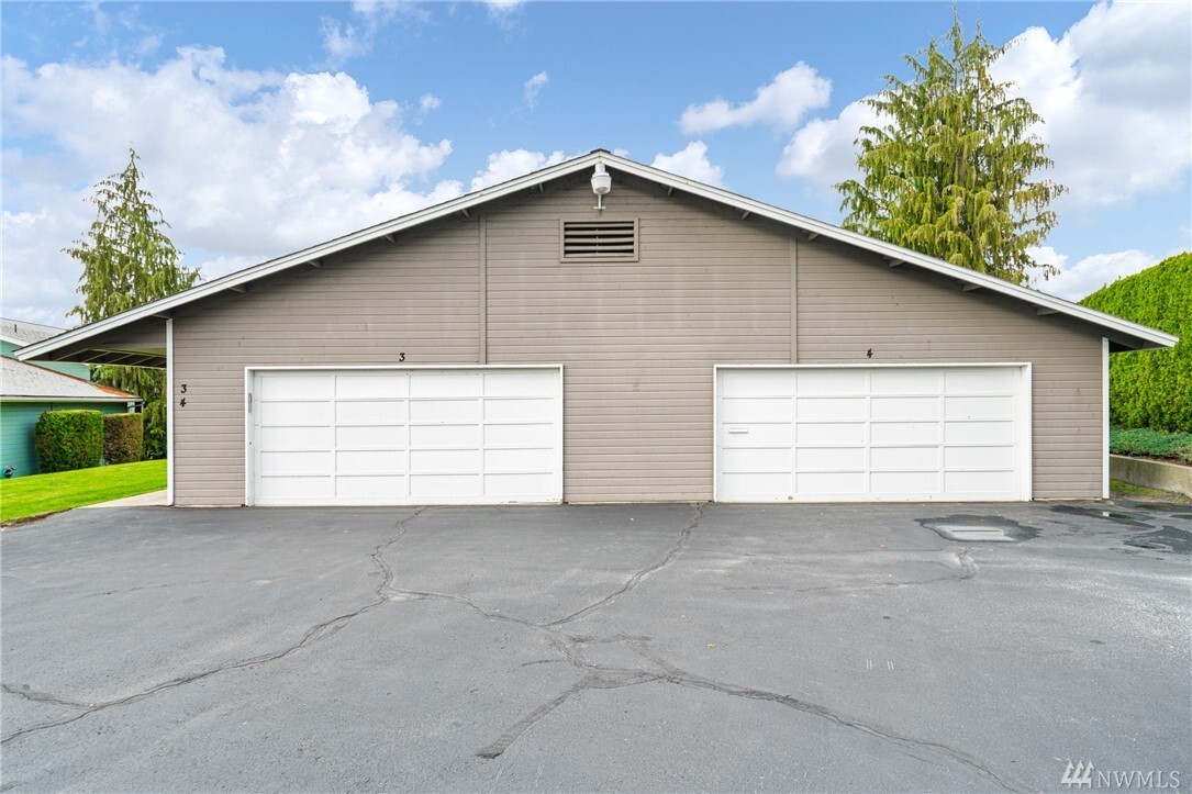 Property Photo: 1352 Eastmont Ave 4 WA 98802
