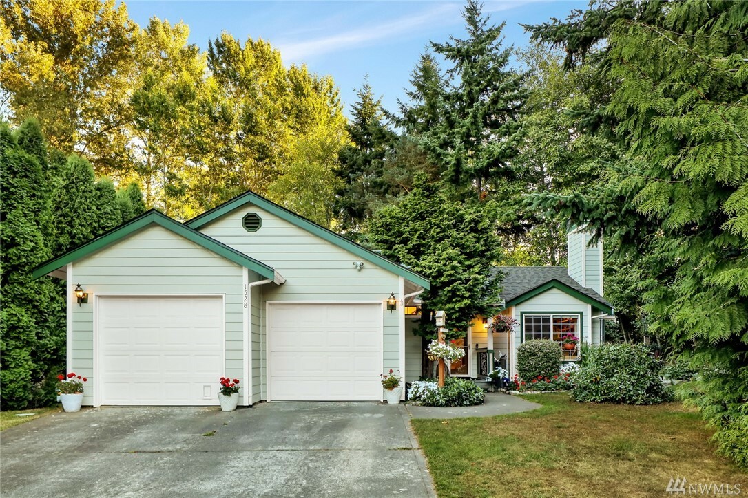 Property Photo:  1528 Toledo Ct  WA 98229 