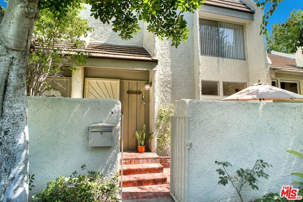 Property Photo:  11762 Moorpark Street F  CA 91604 