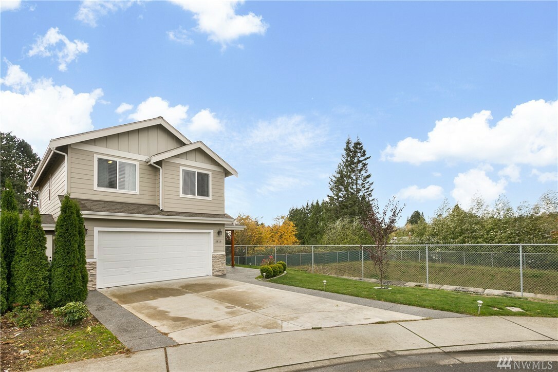 Property Photo:  5816 Pioneer Ridge Place  WA 98248 