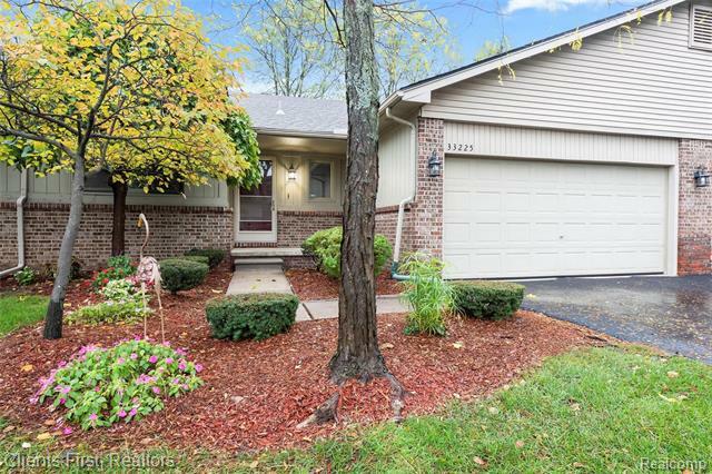 Property Photo:  33225 Mill Race Circle  MI 48185 