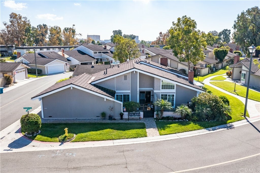 Property Photo:  5101 Piccadilly Circle  CA 92683 