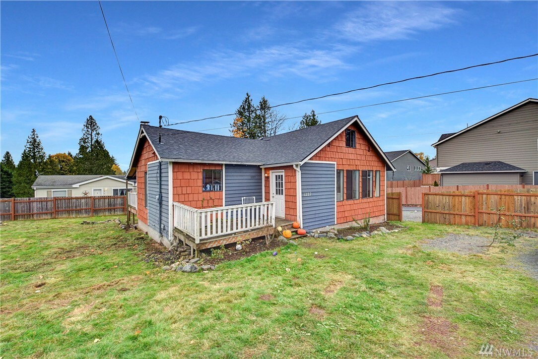 Property Photo:  1227 99th Ave SE  WA 98258 