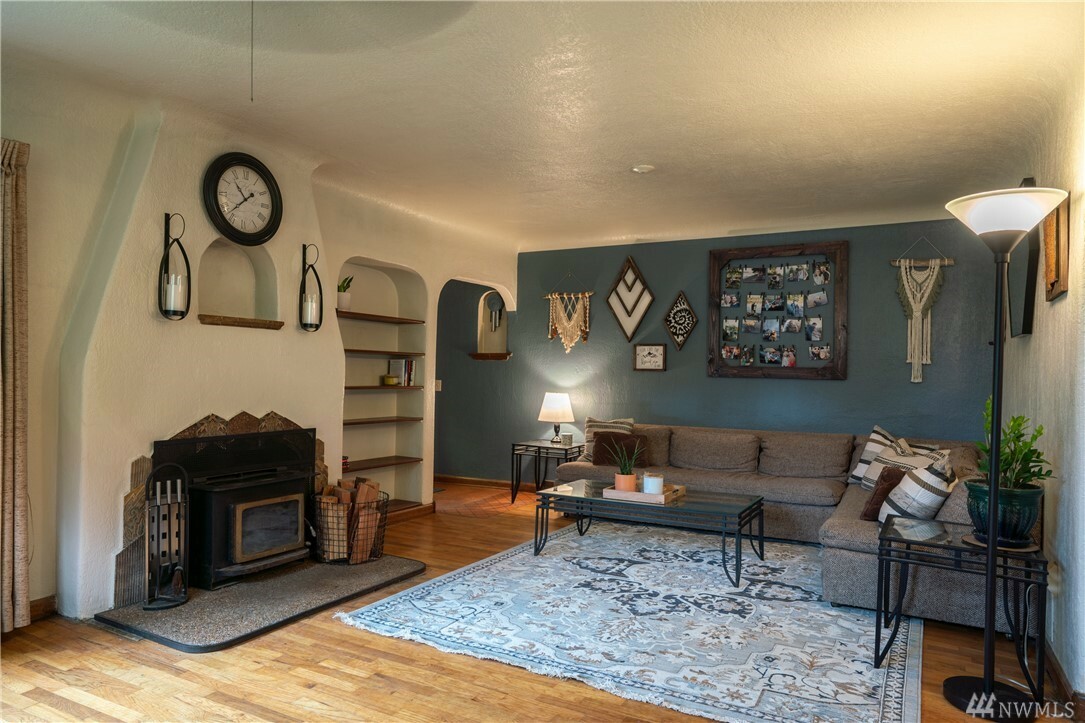 Property Photo:  1126 N Lafayette Ave  WA 98312 