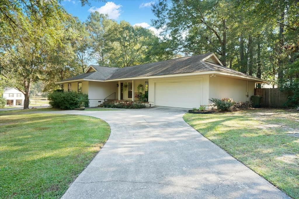 Property Photo:  653 Chestnut Drive  GA 30824 