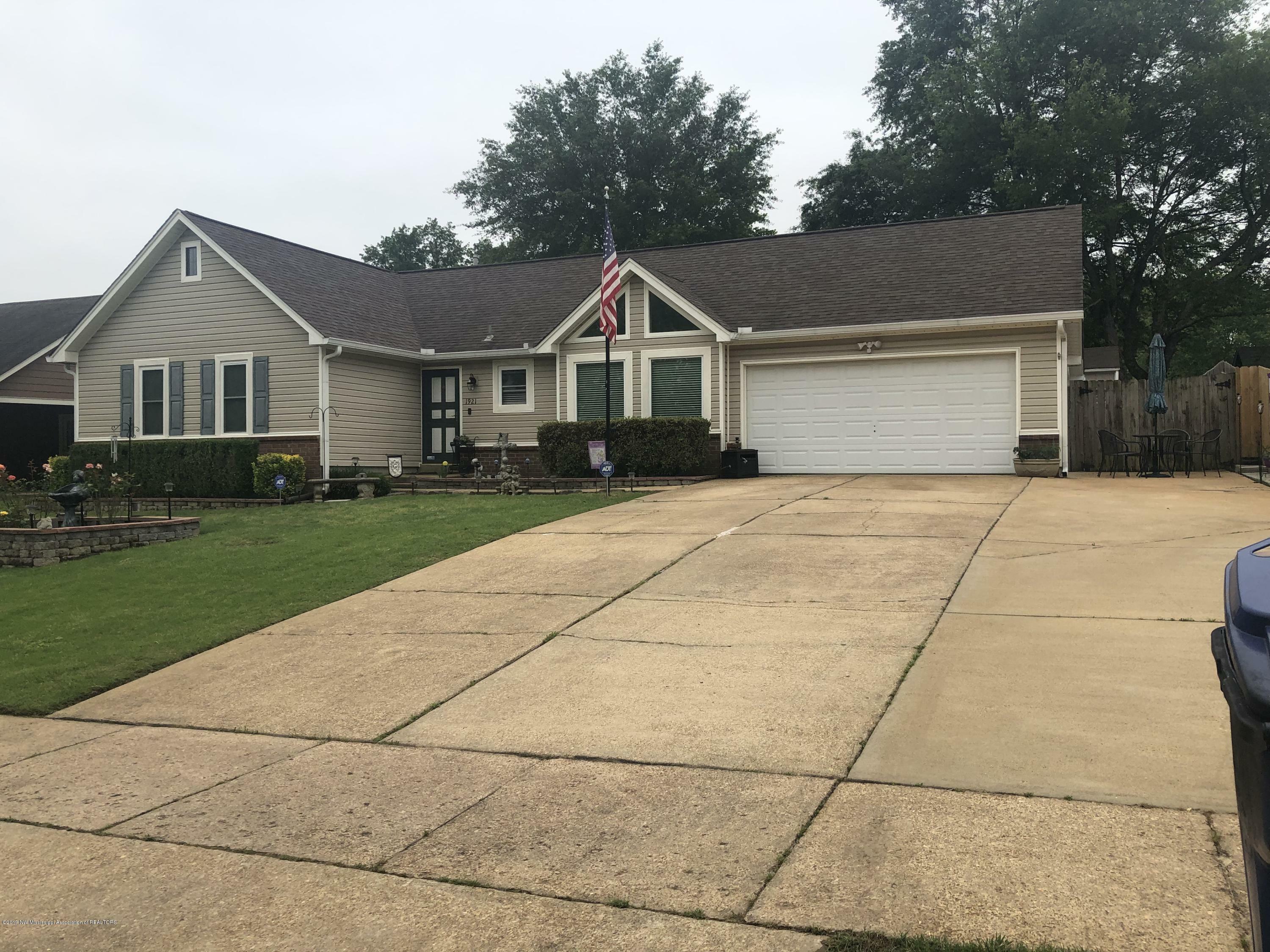 Property Photo: 1921 Rapier Drive MS 38637
