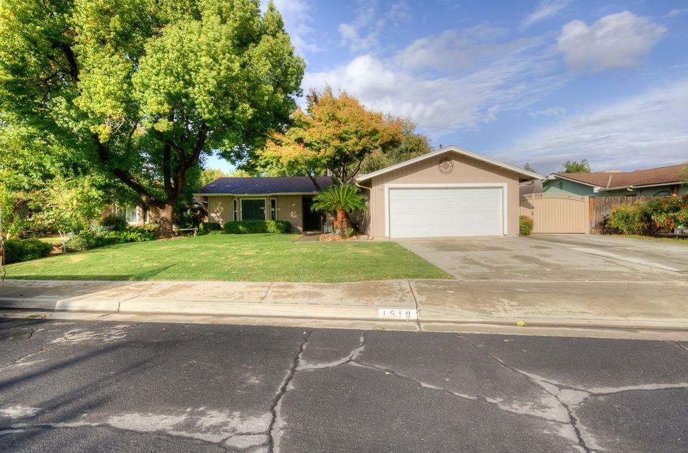 Property Photo:  1519 Ashcroft Avenue  CA 93611 