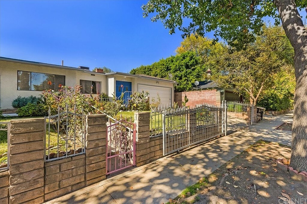 Property Photo:  4813 Laurelgrove Avenue  CA 91607 