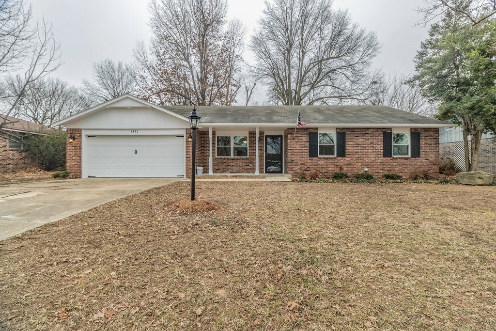 Property Photo:  1425 Overo Circle  AR 72762 