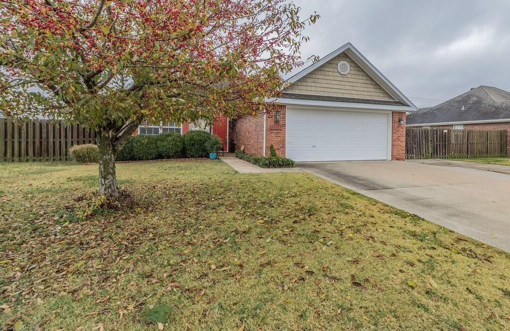 Property Photo: 1528 St Claire Street AR 72751