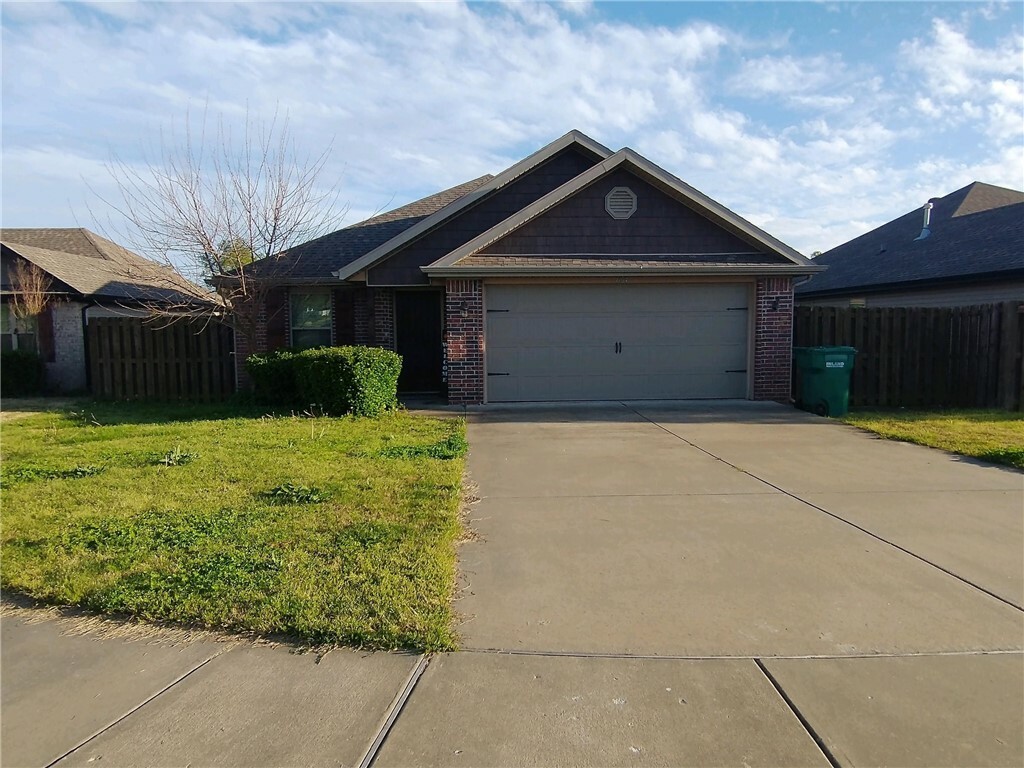 Property Photo:  1104 W Cunningham Avenue  AR 72758 