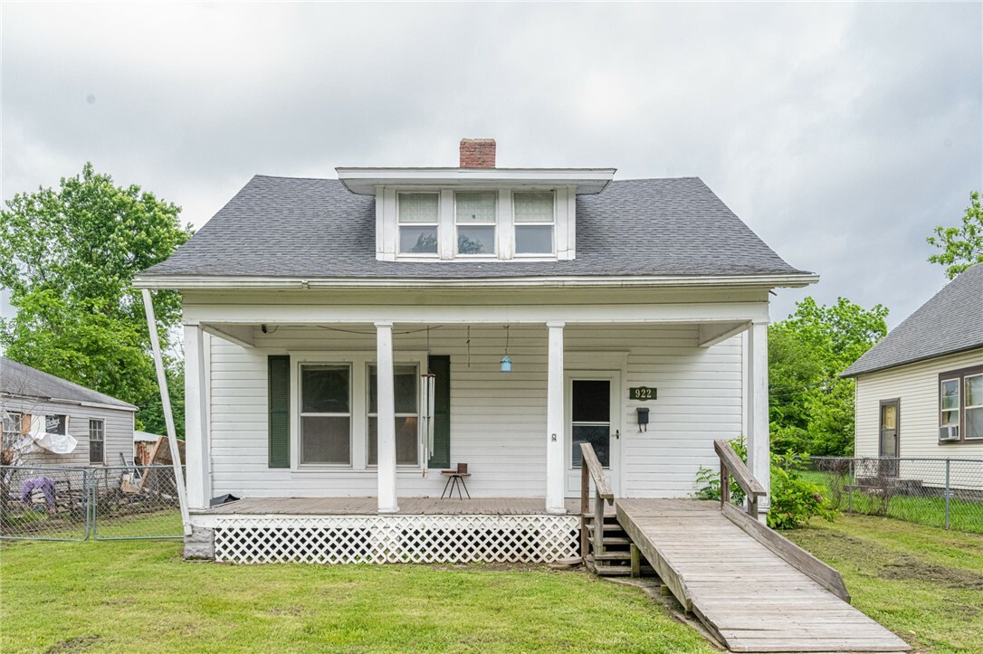 Property Photo:  922 S Arkansas Street  AR 72756 