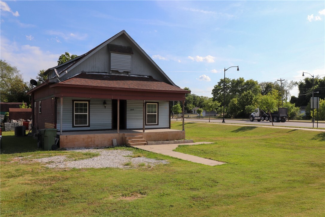Property Photo: 102 E Willow Street AR 72758