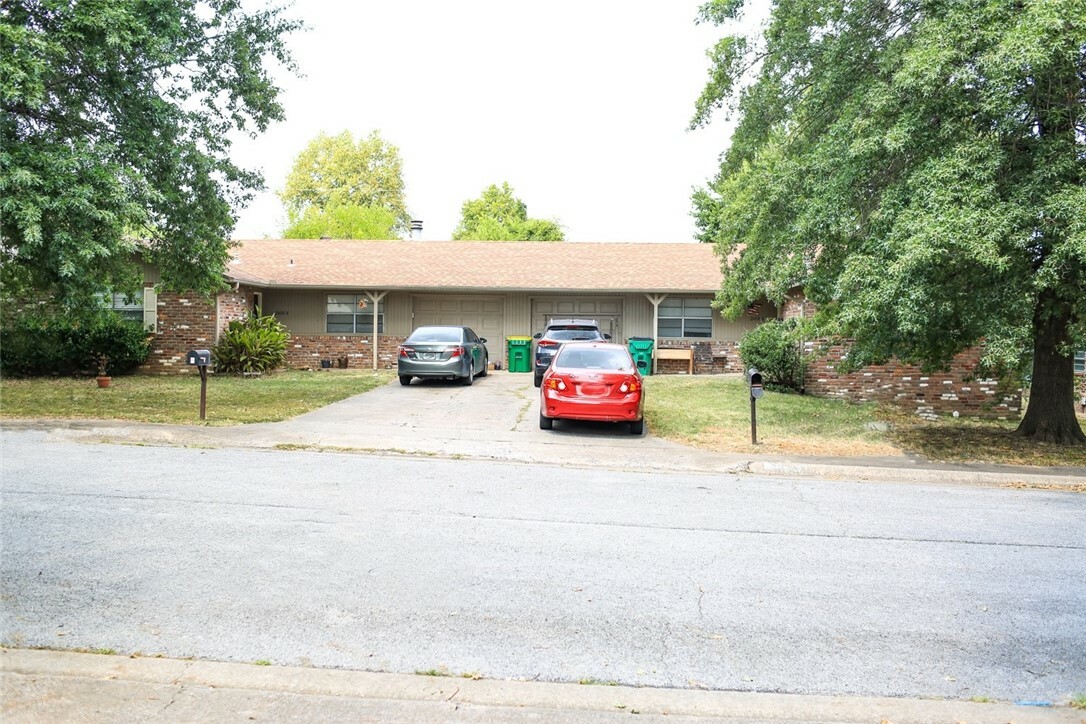 Property Photo:  2400 Pin Oak Drive  AR 72762 