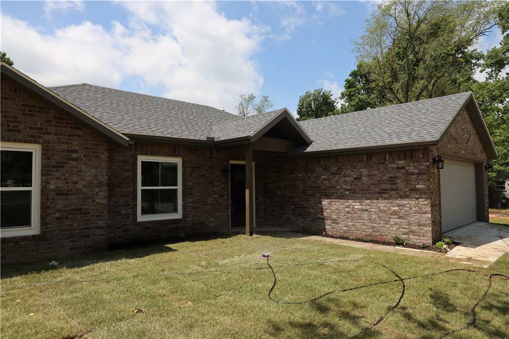 Property Photo:  1137 Peterson Avenue  AR 72722 