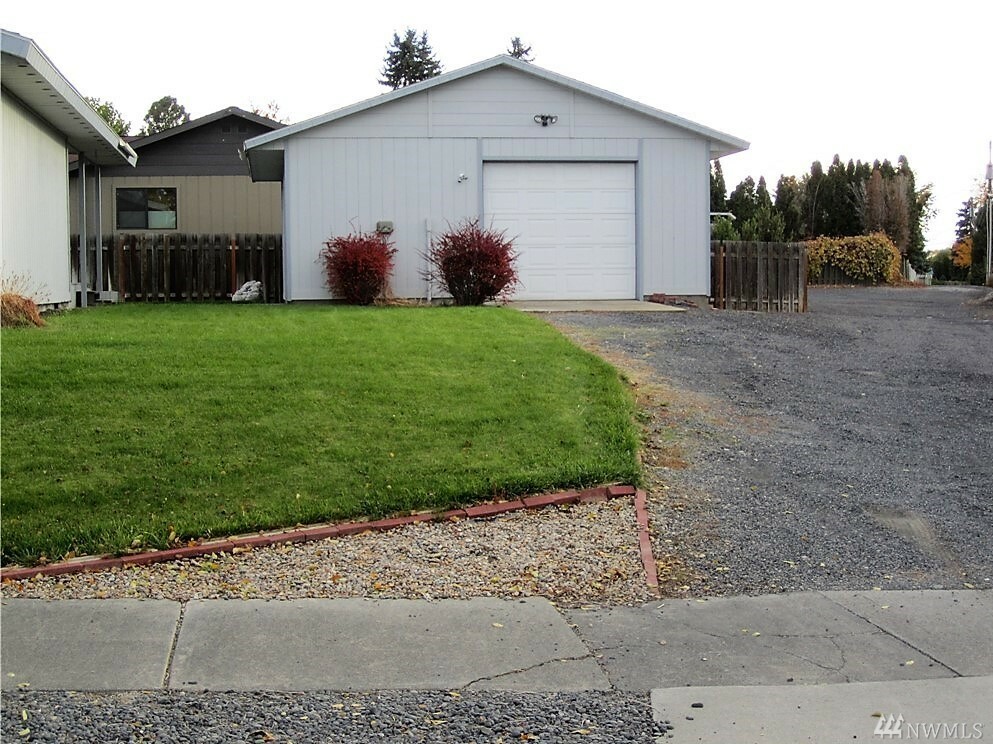 Property Photo:  1104 S Jefferson Dr  WA 98837 