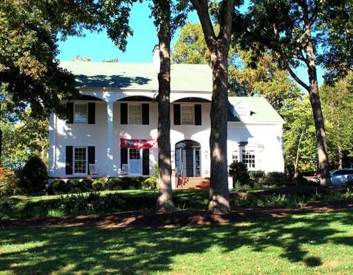 Property Photo:  533 N Razorback Road  AR 72701 